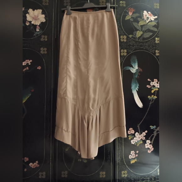 Chic Designer Beige Women's Maxi Skirt - Picture 3 of 9